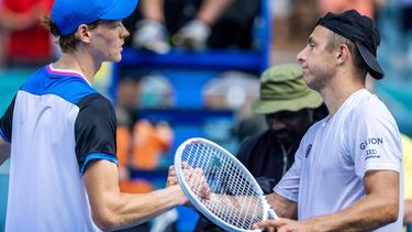 epa11241800 Jannik Sinner of Italy (L) shakes hands with Tallon Griekspoor of the Netherlands after winning their round of 32 men's singles match at the 2024 Miami Open tennis tournament, in Miami, Florida, USA, 24 March 2024.  EPA/CRISTOBAL HERRERA-ULASHKEVICH