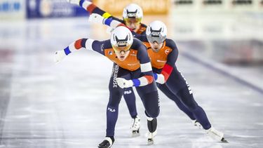 HEERENVEEN - Marcel Bosker, Chris Huizinga, Bart Hoolwerf in actie tijdens de Team Pursuit mannen op het EK afstanden schaatsen in het Thialf stadion. ANP VINCENT JANNINK