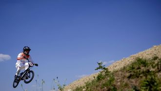 ARNHEM - Niek Kimmann in actie tijdens de vierde wedstrijd om de wereldbeker BMX. ANP ROBIN VAN LONKHUJSEN
