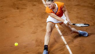 DEN HAAG - Suzan Lamens in haar partij tegen Tatjana Maria tijdens de Billie Jean King Cup tenniswedstrijd, kwalificaties groep F, van Duitsland tegen Nederland. ANP KOEN VAN WEEL