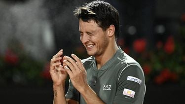 Italy's Luciano Darderi celebrates after winning against Spain's Rafael Jodar during the ATP Rome Open tennis tournament at Foro Italico in Rome on May 14, 2026.  
Tiziana FABI / AFP