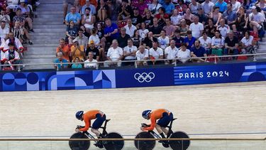 SAINT-QUENTIN-EN-YVELINES - Harrie Lavreysen en Jeffrey Hoogland (l-r) tijdens de eerste ronde van het teamsprint baanwielrennen in het Velodrome op de Olympische Spelen. ANP IRIS VAN DEN BROEK