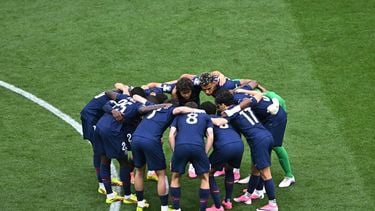 Paris Saint-German players huddle before the UEFA Champions League final football match between Paris Saint-Germain (PSG) and Arsenal FC at the Puskas Arena in Budapest on May 30, 2026.
 
Attila KISBENEDEK / AFP