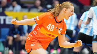 epa11003701 Dione Housheer of the Netherlands reacts in celebration during the IHF Women's World Handball Championship group G match between the Netherlands and Argentina, in Frederikshavn, Denmark, 30 November 2023.  EPA/Henning Bagger  DENMARK OUT