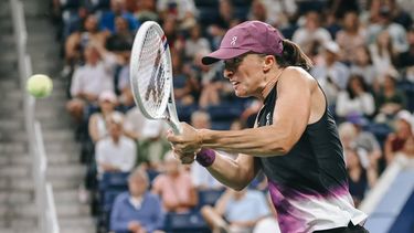 epa13203462 Iga Swiatek of Poland in action against Xiyu Wang of China during the Women's Singles first round tennis match of the US Open Tennis Championships, in Flushing Meadows, New York, USA, 31 August 2026.  EPA/OLGA FEDOROVA