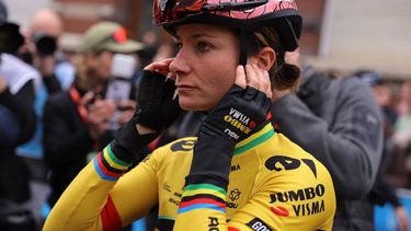2023-04-08 15:09:52 Team Jumbo-Visma's Dutch rider Marianne Vos adjusts her helmet before the third edition of the Paris-Roubaix one-day classic cycling race, between Denain and Roubaix, on April 8, 2023. 
Thomas SAMSON / AFP