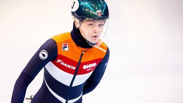 DRESDEN - Xandra Velzeboer in actie tijdens de kwartfinales 1500 meter op de eerste dag van de EK shorttrack. De strijd om de Europese Kampioenschappen vinden plaats in het Duitse Dresden. ANP IRIS VAN DEN BROEK