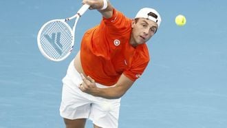 epa12624752 Tallon Griekspoor of Team Netherlands in action against Alexander Zverev of team Germany during their Group F singles match during day three of the 2026 United Cup tennis tournament, at Ken Rosewall Arena in Sydney, Australia, 04 January 2026.  EPA/MARK EVANS  AUSTRALIA AND NEW ZEALAND OUT