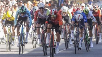 epa12018234 Ineos Grenadiers rider Caleb Ewan (C) of Australia wins the second stage of the Tour of the Basque Country cycling tour over 186.6km from Pamplona-Iruna to Lodosa, in Navarra, Spain, 08 April 2025.  EPA/Villar Lopez