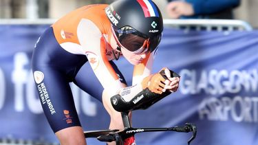 2023-08-08 15:46:26 epa10790741 Riejanne Markus of team Netherlands competes in the Team Time Trial Mixed Relay of the Road Cycling events at the UCI Cycling World Championships 2023 in Glasgow, Britain, 08 August 2023.  EPA/ROBERT PERRY