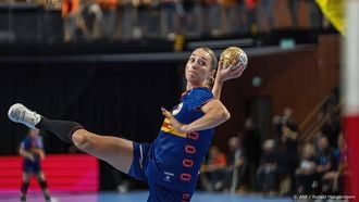 ALMERE - Lois Abbingh in actie tijdens de EK-kwalificatiewedstrijd tegen Portugal. ANP RONALD HOOGENDOORN