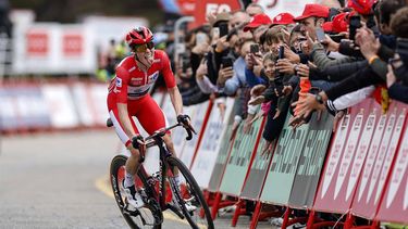 Team SD Worx - Protime's Dutch rider Demi Vollering celebrates as she crosses the finish line to win the race and La Vuelta Tour during the 8th stage of the 2024 La Vuelta Femenina cycling tour of Spain, an 89,5 km race from Madrid to Valdesqui ski resort, in Rascafria, on May 5, 2024. 
OSCAR DEL POZO / AFP