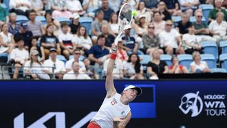 epa11804784 Iga Swiatek of Poland in action against Elena Rybakina of Kazakhstan during their women's singles match at the 2025 United Cup semi-finals in Sydney, Australia, 04 January 2025.  EPA/MARCIN CHOLEWINSKI POLAND OUT