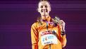 ROME - Femke Bol op het podium na het winnen van de 400 meter horden voor vrouwen op de vijfde dag van de Europese kampioenschappen atletiek. ANP IRIS VAN DEN BROEK