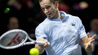 ROTTERDAM - Daniil Medvedev (RUS) in actie tegen Mattia Bellucci (ITA) op de derde dag van het ABN AMRO Open tennistoernooi in Ahoy. ANP SANDER KONING