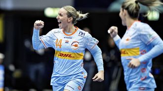 epa11014499 Nikita Van Der Vliet of Netherlands celebrates during the IHF Women's World Handball Championship main round match between Netherlands and Brazil in Frederikshavn, Denmark, 06 December 2023.  EPA/Henning Bagger  DENMARK OUT
