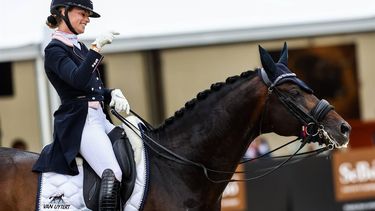 ERMELO - Dinja Van Liere met Hermes N.O.P. reageert na haar proef tijdens de finale van de Zware Tour Kur op muziek op het NK Dressuur. ANP VINCENT JANNINK