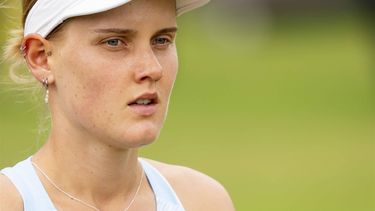 ROSMALEN - Suzan Lamens (NED) in actie tegen Bernarda Pera (USA) op de derde dag van het Libema Open tennis toernooi in Rosmalen. ANP SANDER KONING