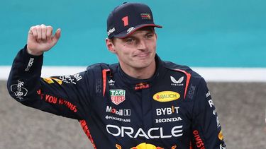 2023-11-26 18:42:43 epa10996279 Dutch Formula One driver Max Verstappen of Red Bull Racing celebrates after winning the Formula 1 Abu Dhabi Grand Prix in Abu Dhabi, United Arab Emirates, 26 November 2023.  EPA/ALI HAIDER