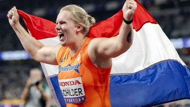 TOKIO - Jessica Schilder na de finale op het onderdeel kogelstoten tijdens de WK atletiek in het Japan National Stadium. ANP ROBIN VAN LONKHUIJSEN
