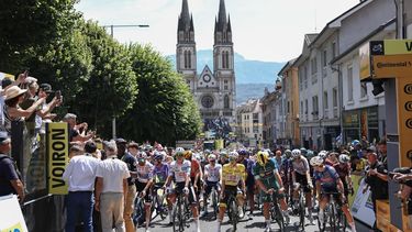 The pack of riders (peloton) awaits the start of the 18th stage of the 113th edition of the Tour de France cycling race, 185,2 km between Voiron and Orcières-Merlette in the French Alps, on July 23, 2026. 
Anne-Christine POUJOULAT / AFP