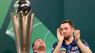 epa11055992 Britain’s Luke Humphries celebrates after beating Britain’s Luke Littler (C) to win the PDC World Darts final, in London, Britain, 03 January 2024.  EPA/ANDY RAIN