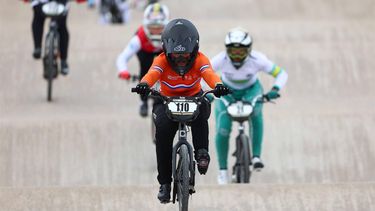 2023-08-12 15:17:35 epa10797232 Laura Smulders of The Netherlands competes in the Women’s Elite Round 1 BMX Race at the UCI Cycling World Championships 2023 in Glasgow, Britain, 12 August 2023.  EPA/ADAM VAUGHAN