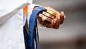 DEN HAAG - Sifan Hassan met haar medailles in haar hand arriveert bij de Glazen Zaal voor de huldiging van de Nederlandse medaillewinnaars met de Olympische Zomerspelen 2024 in Parijs. ANP JEROEN JUMELET
