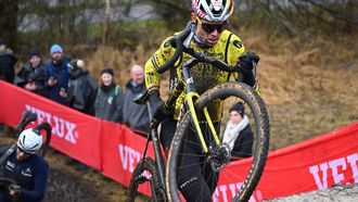 Belgian rider Wout van Aert competes in the Men's elite race at the World Cup cyclocross cycling event, stage 11 of the UCI World Cup cyclocross competition, in Maasmechelen, on January 25, 2025. 
LUC CLAESSEN / Belga / AFP