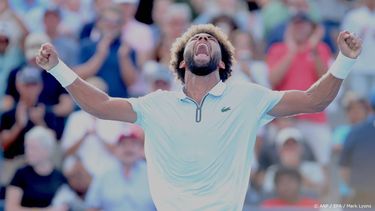 epa13187720 Arthur Fils of France celebrates his win over Frances Tiafoe of the USA during their final match of the Cincinnati Open tennis tournament in Cincinnati, USA, 23 August 2026.  EPA/MARK LYONS