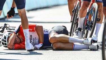 Team Jayco Alula's Dutch rider Dylan Groenewegen reacts as he lies injured after a crash at the end of the first stage of the Renewi Tour multi-stage cycling race, from Riemst to Bilzen (163,6 km) on August 28, 2024. The five-day race takes place in Belgium and the Netherlands. 

DAVID PINTENS / Belga / AFP