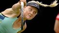 ROSMALEN - Tennisster Suzan Lamens in actie op het internationale tennistoernooi Libema Open. Het gecombineerde Nederlandse tennistoernooi voor mannen en vrouwen wordt twaalf dagen lang gehouden op de grasbanen van Autotron. ANP SANDER KONING