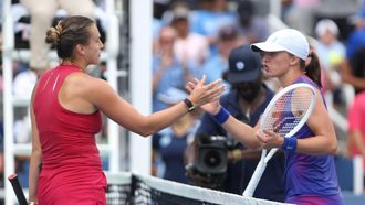 epa11554379 Aryna Sabalenka (L) of Belarus celebrates winning against Iga Swiatek of Poland during their semi final match at the Cincinnati Open tennis tournament at the Lindner Family Tennis Center in Mason, Ohio, USA, 18 August 2024.  EPA/MARK LYONS