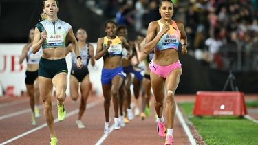 Netherlands' Femke Broeders-Bol (L) and Switzerland's Audrey Werro (R) competes in the women's 800m final during the World Athletics Diamond League athletics meeting at the Stade Olympique de la Pontaise in Lausanne, on August 21, 2026. 
Fabrice COFFRINI / AFP