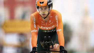 Team Jayco AlUla team's Dutch rider Dylan Groenewegen crosses the finish line of the 21st and final stage of the 111th edition of the Tour de France cycling race, a 33,7 km individual time-trial between Monaco and Nice on the French Riviera, on July 21, 2024. 
Anne-Christine POUJOULAT / AFP