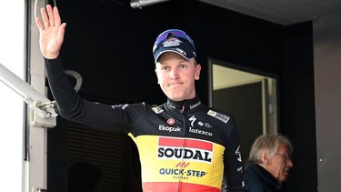 2023-05-21 17:06:59 Soudal Quick-Step's Tim Merlier waves on the podium after winning the sixth stage of the 