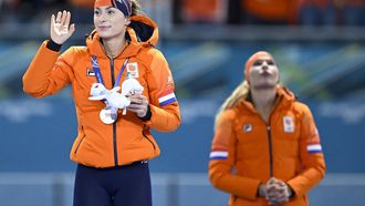 (L-R) Silver medallist Netherlands' Femke Kok stands next to gold medallist Netherlands' Jutta Leerdam on the podium at the end of the speed skating women's 1000m during the Milano Cortina 2026 Winter Olympic Games at Milano Speed Skating Stadium in Milan on February 9, 2026. 
WANG Zhao / AFP