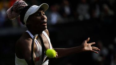 2023-07-03 20:03:32 US player Venus Williams returns the ball to Ukraine's Elina Svitolina during their women's singles tennis match on the first day of the 2023 Wimbledon Championships at The All England Tennis Club in Wimbledon, southwest London, on July 3, 2023.  
Daniel LEAL / AFP
