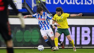HEERENVEEN - (l-r) Nikolai Hopland of SC Heerenveen, Alen Halilovic of Fortuna Sittard tijdens de Nederlandse Eredivisie wedstrijd tussen SC Heerenveen en Fortuna Sittard in het Abe Lenstra Stadion op 1 februari 2025 in Heerenveen, Nederland. ANP COR LASKER