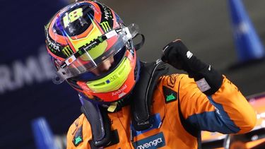 epa12558287 McLaren driver Oscar Piastri of Australia gestures after taking the pole position in the Qualifying for the Formula 1 Qatar Grand Prix at the Lusail International Circuit racetrack outside Doha, Qatar, 29 November 2025. The Formula 1 Qatar Grand Prix will be held on 30 November 2025.  EPA/ALI HAIDER
