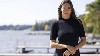epa12420307 Laura Villars, Swiss race car driver and candidate for the presidency of the International Automobile Federation (FIA), poses for a photo during a photoshoot in Dully, Switzerland, 01 October 2025.  EPA/CYRIL ZINGARO