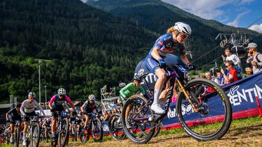 epa11410227 Puck Pieterse from the Netherlands, 1st, in action during the Short Track Women Elite, XCC, WHOOP UCI Mountain Bike World Series, in Val Di Sole, Italia, 14 June 2024.  EPA/MAXIME SCHMID