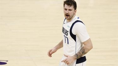 epa10990404 Dallas Mavericks forward-guard Luka Doncic reacts during the third quarter of the NBA basketball game between the Dallas Mavericks and the Los Angeles Lakers at Crypto.com Arena in Los Angeles, California, USA, 22 November 2023.  EPA/ETIENNE LAURENT  SHUTTERSTOCK OUT