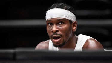 Canada's Shai Gilgeous-Alexander looks at the score board during the FIBA Basketball World Cup group H match between Canada and Latvia at Indonesia Arena in Jakarta on August 29, 2023.  
Yasuyoshi CHIBA / AFP