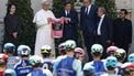 epa12149340 Pope Leo XIV greets cyclists competing in the 21st and final stage of the Giro d'Italia cycling race over 141km from the Vatican to Rome, 01 June 2025.  EPA/ANGELO CARCONI