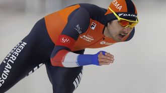 epa11121003 Kai Verbij of the Netherlands competes during the Men's 1000 meters race at the ISU Speed Skating World Cup in Quebec City, Quebec, Canada, 02 February 2024.  EPA/CJ GUNTHER