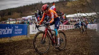 epa11123658 Denise Betsema of the Netherlands in action during the Women Elite race at the UCI Cyclo-cross World Championships in Tabor, Czech Republic, 03 February 2024.  EPA/MARTIN DIVISEK