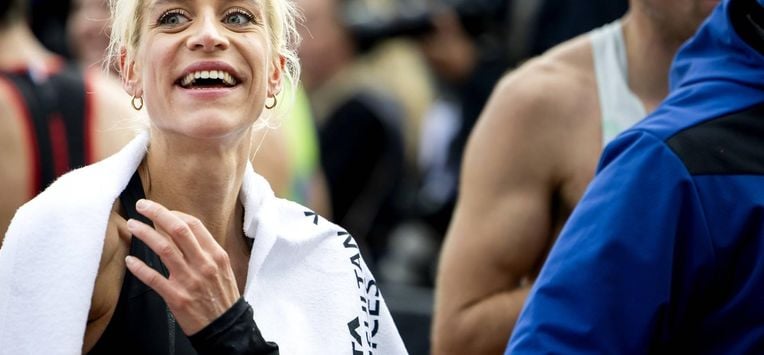 AMSTERDAM - Mikky Keetels komt over de finish bij de 50e editie van de marathon van Amsterdam. ANP KOEN VAN WEEL