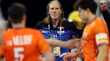 epa11069789 Netherland's head coach Staffan Olsson reacts during the EHF Men's EURO 2024 Group E handball match between Netherlands and Georgia in Mannheim, Germany, 11 January  2024.  EPA/RONALD WITTEK