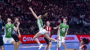 ROTTERDAM - Koen van Roekel, Rosalie Peet, Jeffrey van Huenen van DVO tegen Jordi van Elburg, Lindsy Krop van Fortuna tijdens de finale van de Korfbal League in Rotterdam Ahoy. De korfballers van DVO uit Bennekom veroverden voor het eerst de Nederlandse titel in de zaal. RONALD HOOGENDOORN / ANP